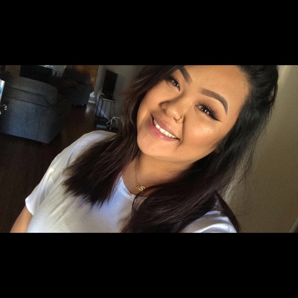 Profile Picture of Lin Chan (@linnnchan) on Poshmark