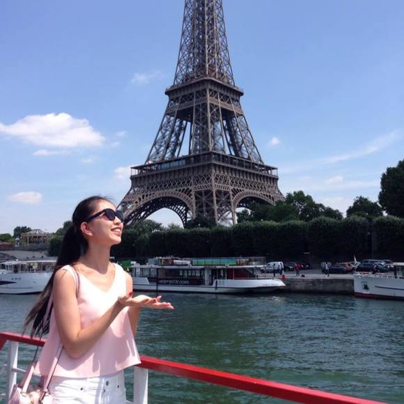 Profile Picture of Yiling Luo (@star_00002) on Poshmark