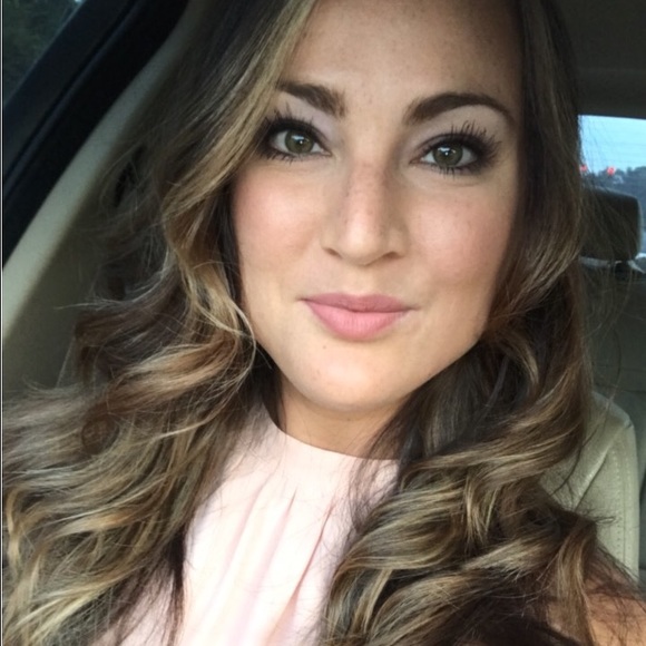 Profile Picture of Hayley Hinote (@hhinote14) on Poshmark