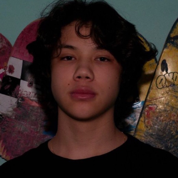 Profile Picture of Oliver Yue (@oliveryue) on Poshmark