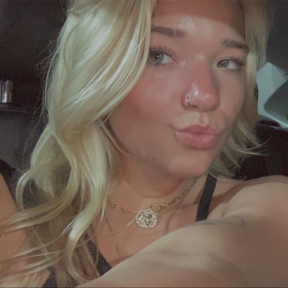 Profile Picture of Riley Orrico (@rileyorrico) on Poshmark