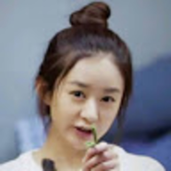 Profile Picture of Lu Xu (@viola8190) on Poshmark