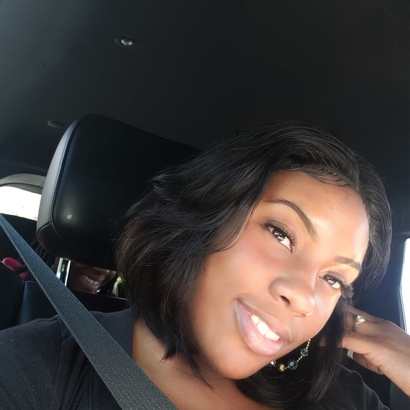 Profile Picture of Apryl Rivers (@sexelovinit) on Poshmark