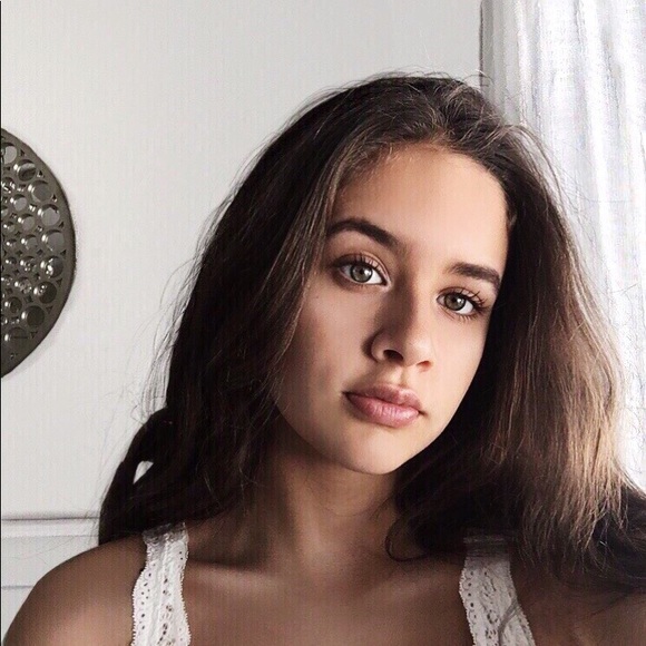 Profile Picture of Jadynn Cheney (@jadynn12) on Poshmark