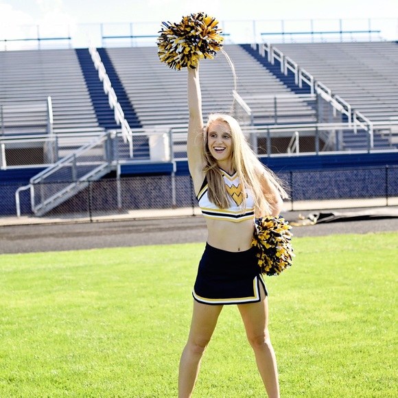 Profile Picture of Amber Bailey (@amberbug2115) on Poshmark