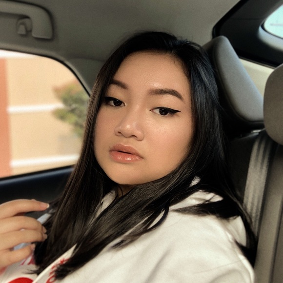 Profile Photo of Christina Pham (@thatphamm) on Poshmark