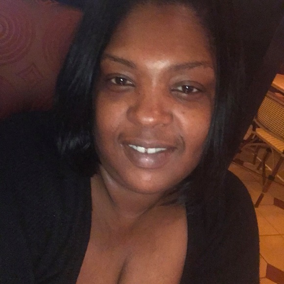 Profile Picture of Temeka Harley (@meek040) on Poshmark