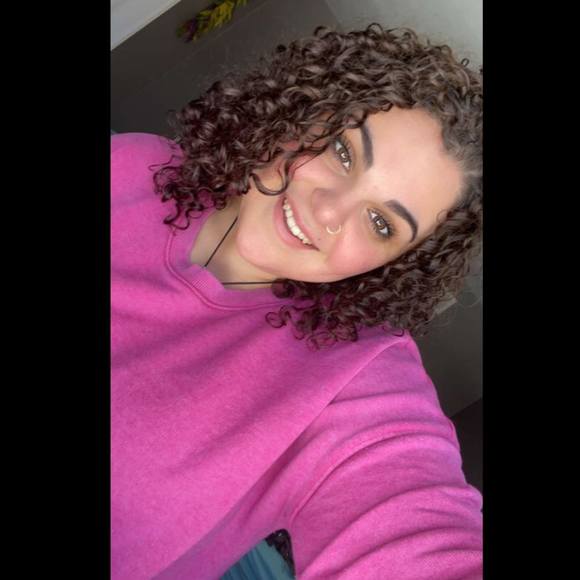 Profile Picture of Aleksandra Seitaridis (@alexakbieber) on Poshmark