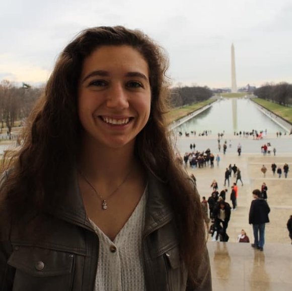 Profile Picture of Elizabeth Laboe (@elizabethlaboe) on Poshmark