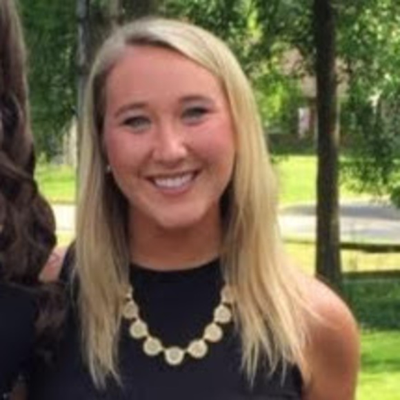 Profile Picture of Dayna Thomas (@dmk5332) on Poshmark