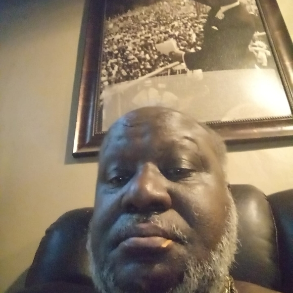 Profile Picture of Lonnie Perry (@lonnieoperry) on Poshmark