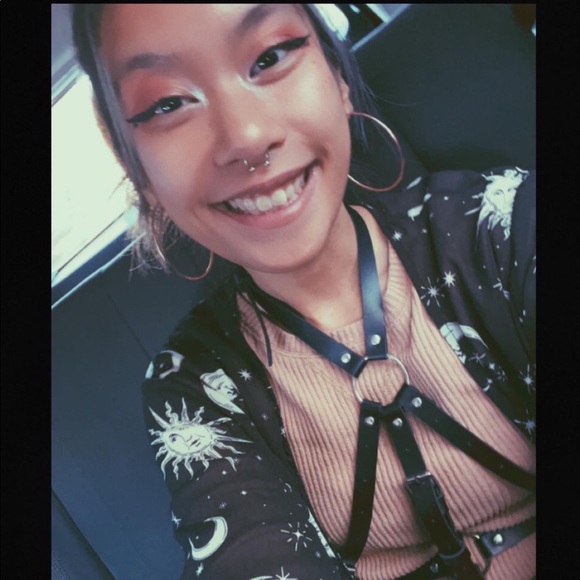 Profile Picture of Merlgil Borreo (@mergie) on Poshmark