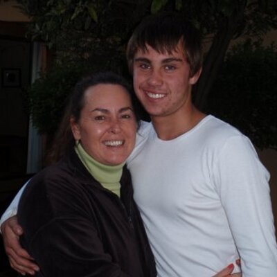 Profile Picture of Kim Hoskins (@KimHoskins3) on Twitter