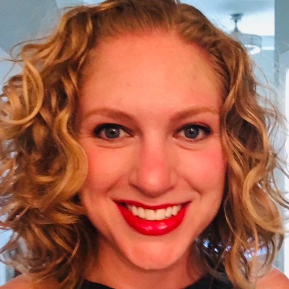 Profile Picture of Julia Hurley (@juliah3209) on Poshmark