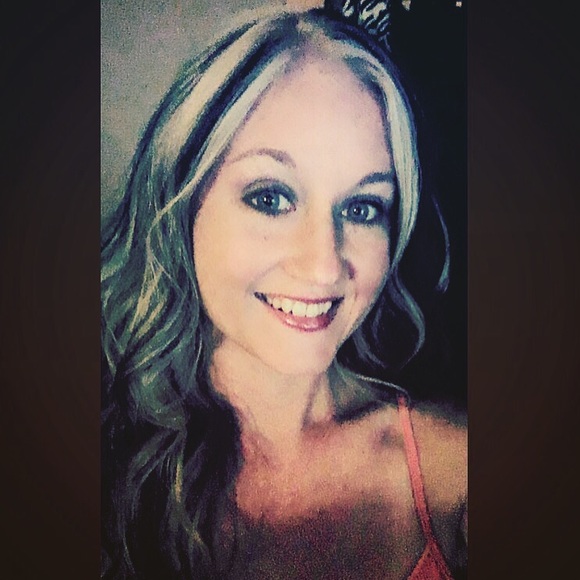 Profile Picture of Stephanie Andrews (@malinka420) on Poshmark