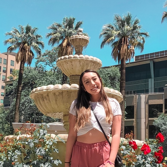 Profile Picture of Sienna Tang (@nakimxtang) on Poshmark