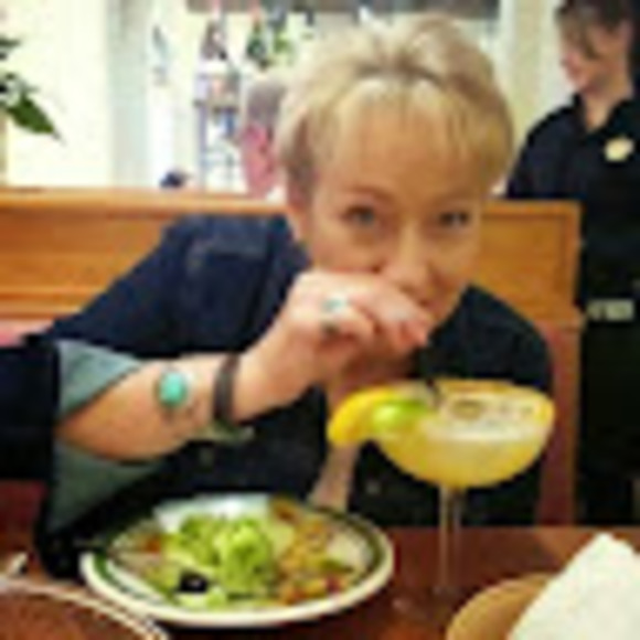 Profile Picture of Cindy Hebert (@hebertcin) on Poshmark