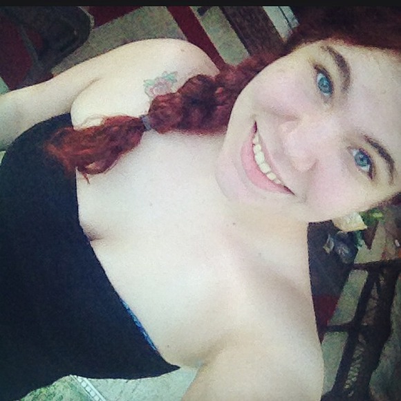 Profile Picture of Chrissy Lanham (@ilovemorgan420) on Poshmark