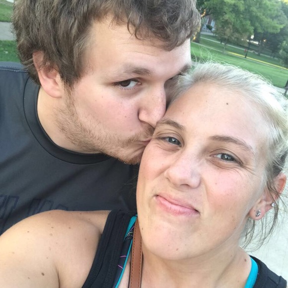 Profile Picture of Lindsey Rakowski (@lnrakow13) on Poshmark