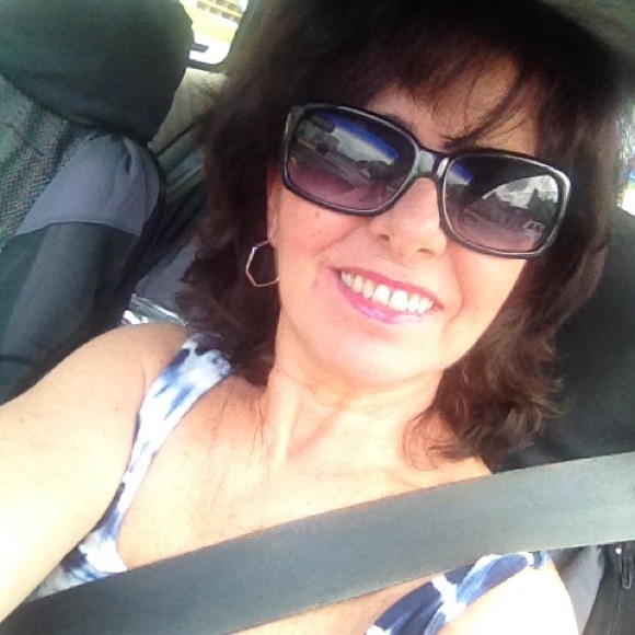 Profile Picture of Sharon Rineer (@srineer123) on Poshmark