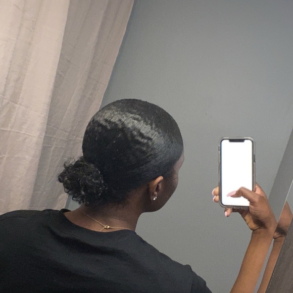 Profile Picture of Aneesah A (@adoreaneesah) on Poshmark