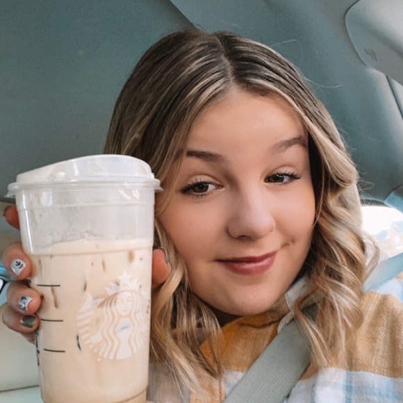 Profile Picture of Ciara Lutzer (@ciaralutzer) on Poshmark