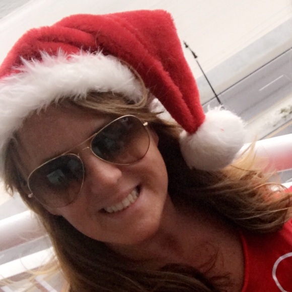 Profile Picture of Cecilia Busching (@cbusching) on Poshmark