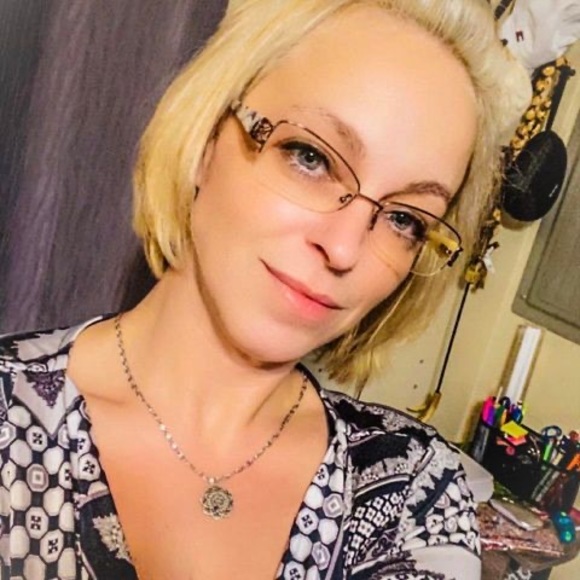 Profile Picture of Danielle Weldon (@dnw0717) on Poshmark