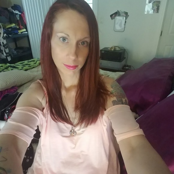 Profile Picture of Jennie b Shadowens (@jshadowens76) on Poshmark