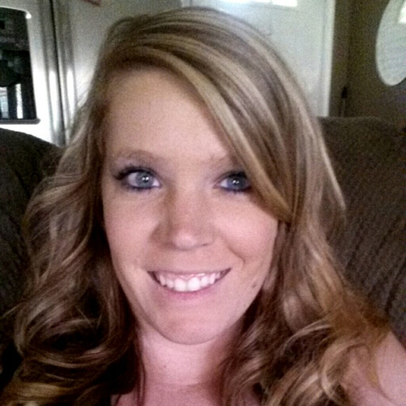 Profile Picture of Amber Cortines (@ambercortines1) on Poshmark