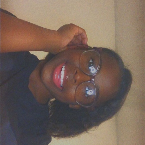 Profile Picture of Whitlie Taylor (@whitlietaylor) on Poshmark
