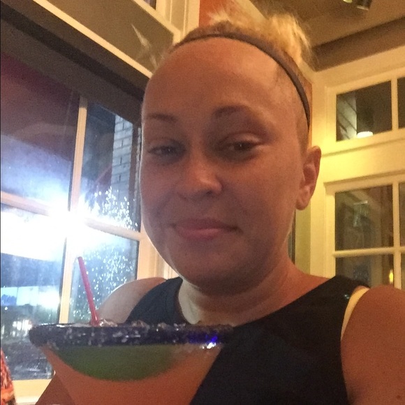 Stefani Pantelis - Poshmark Profile Picture of Stefani Pantelis (@ladii_di98) on Poshmark