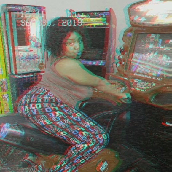 Profile Picture of Markeshia Mcghee (@markeshiamcghee) on Poshmark