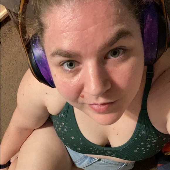 Profile Picture of Kelsie Forkasdi (@kelsiemary13) on Poshmark