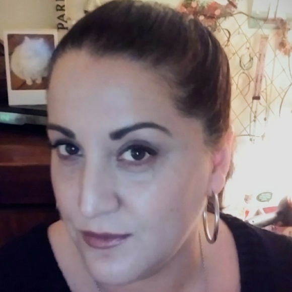 Profile Picture of Stacey Mcroberts (@s_mcroberts) on Poshmark