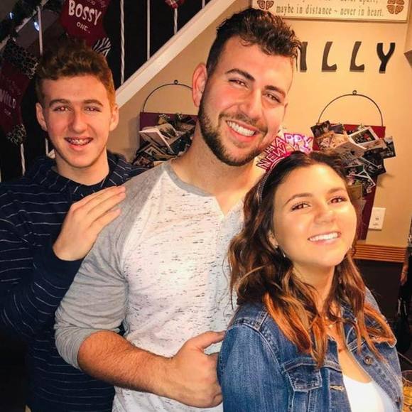 Nick Ramacca - Poshmark Profile Picture of Nick Ramacca (@nramacca) on Poshmark