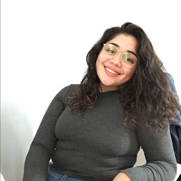 Profile Picture of Carmen Esquivel (@carmenarlette) on Poshmark