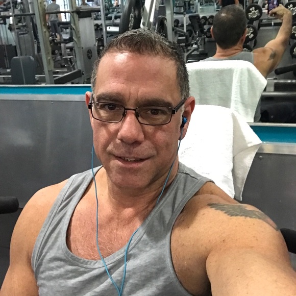 Profile Picture of David Truscello (@datnycny) on Poshmark