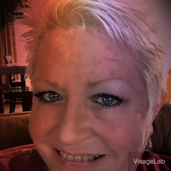 Profile Picture of Vicki Montgomery (@secretcloset80) on Poshmark