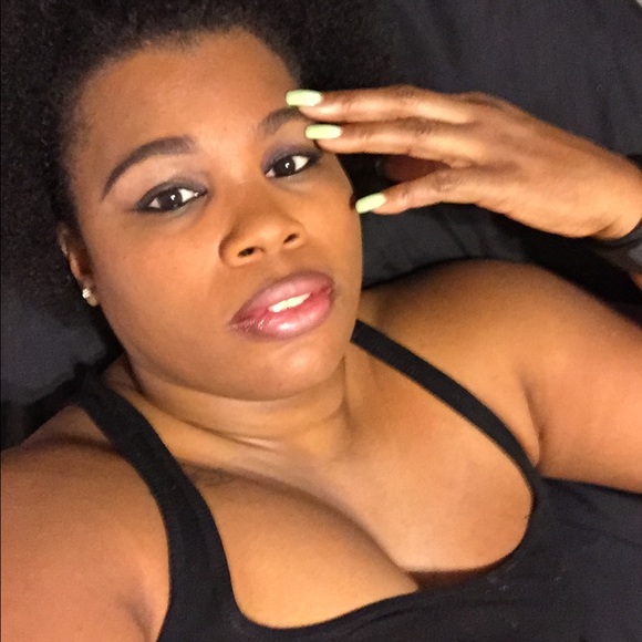 Profile Picture of Kenya Hooks (@kayciscott) on Poshmark