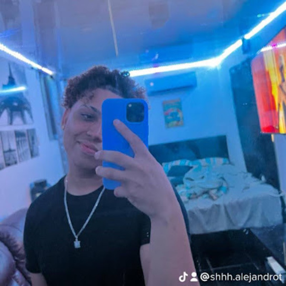 Profile Picture of Alejandro Duran (@xaviierduran) on Poshmark