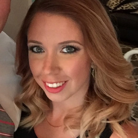 Profile Picture of Julia Tittermary (@jschroed5186) on Poshmark
