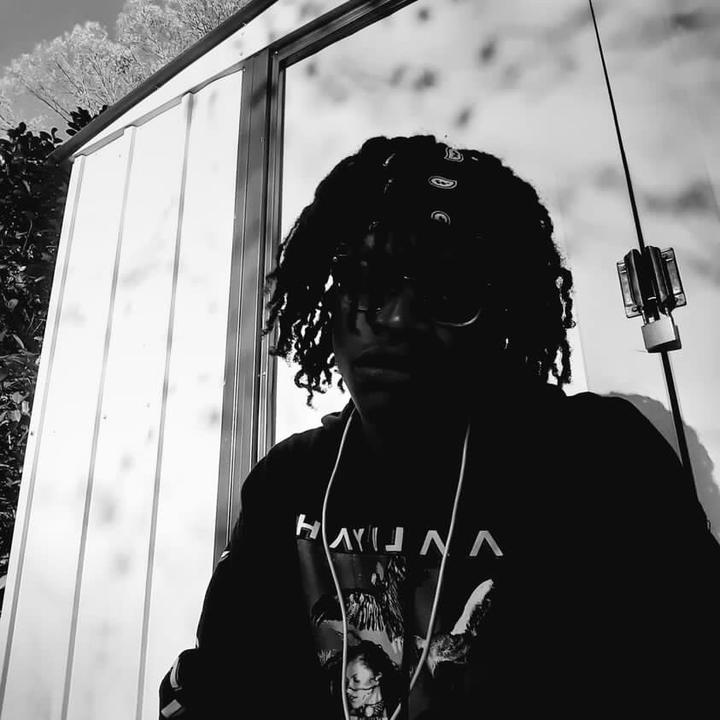 Profile Picture of julianthesingeroffic (@julianthesinger) on Tiktok