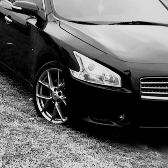 Profile Picture of Hussain Abdulla (@hussain2010) on Poshmark