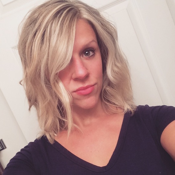 Profile Picture of Erin Seivert (@eseivert) on Poshmark
