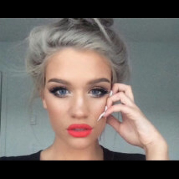 Profile Picture of Kimmie Luvs (@kimmieluvs1) on Poshmark