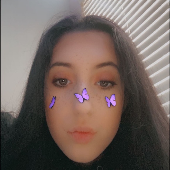 Profile Picture of Jade Gundersen (@jadegundersen) on Poshmark