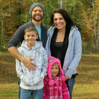 Profile Picture of Dustin Hebert (@dbear0614) on Twitter