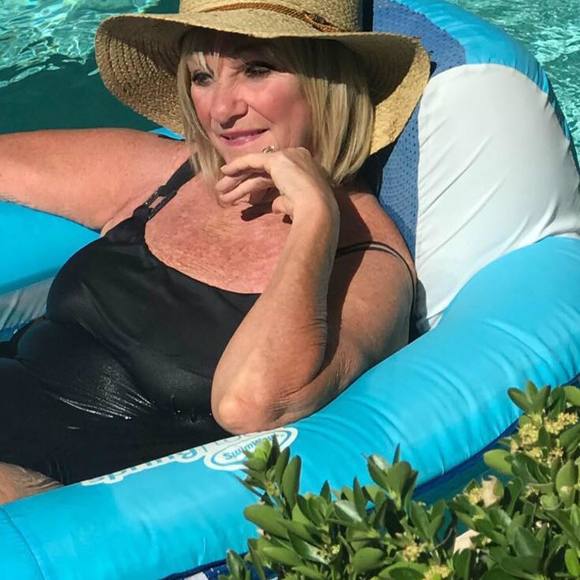 Profile Picture of Leslie Lazorchak (@leslielaz) on Poshmark