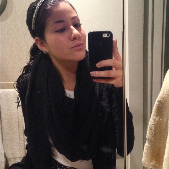 Profile Picture of Nicole Best (@nikkiibestt977) on Poshmark